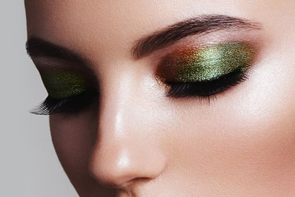5 Tren Makeup untuk 2022, dari Bentuk Alis sampai Warna Blush On