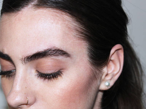 5 Tren Makeup untuk 2022, dari Bentuk Alis sampai Warna Blush On