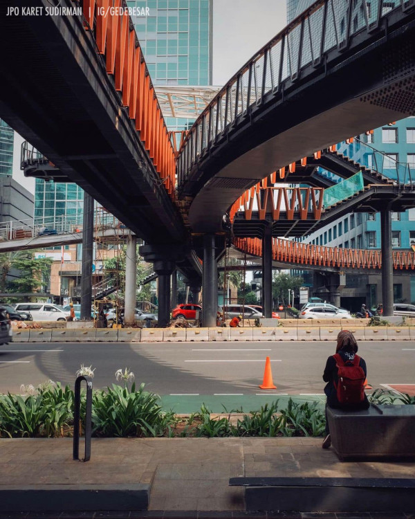 Indahnya JPO Karet Sudirman Direvitalisasi Bertema Kapal Pinisi
