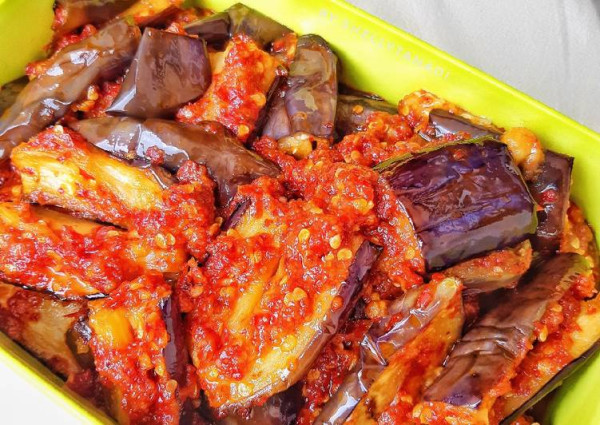 10 Menu Warteg Terfavorit, Tumis Usus Paling Digemari