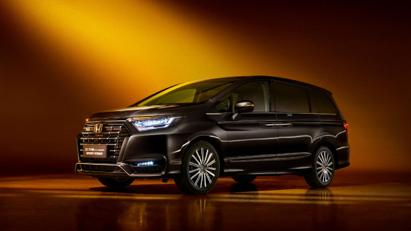 Ini Mobil yang Ramai-ramai Tiru Wajah Tampan Toyota Alphard