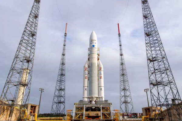 Teleskop Terbesar dan Termahal, Roket Ariane 5 Sukses Luncurkan James Webb