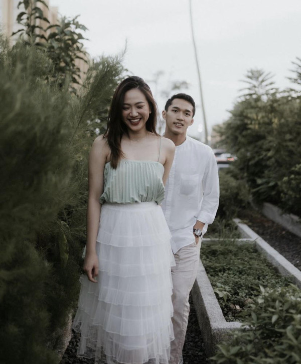 Resmi Tunangan, Ini 4 Potret Mesra Jonathan Christie dan Shanju Eks JKT 48