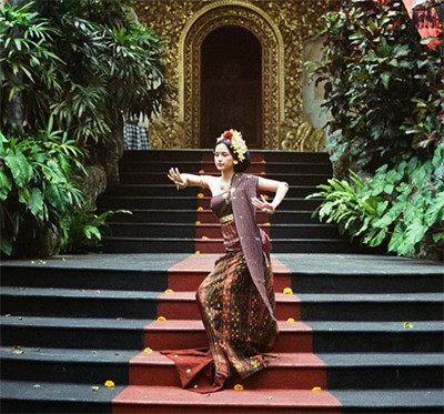 Cantiknya Sarah Menzel Pacar Azriel Hermansyah dalam Balutan Baju Adat Bali
