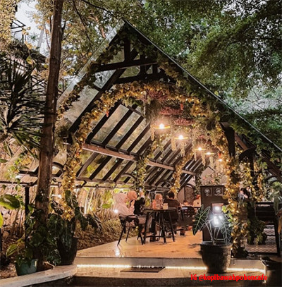 6 Tempat Makan Enak dan Hits di Bandung, Yuk Mampir!