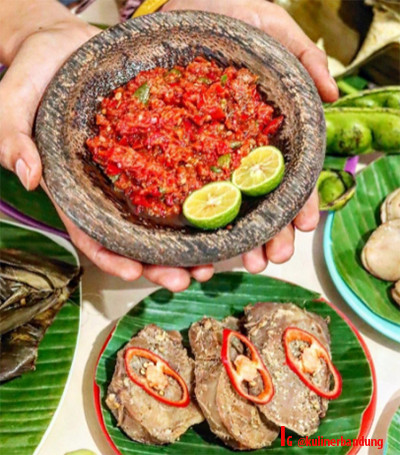 6 Tempat Makan Enak dan Hits di Bandung, Yuk Mampir!