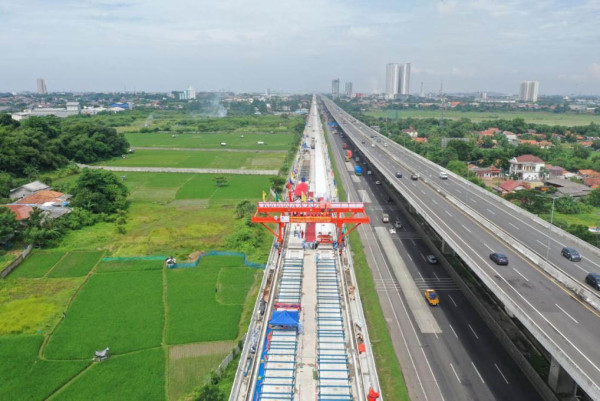 Mantap! Bantalan Rel Pertama Proyek Kereta Cepat Jakarta-Bandung Mulai Dipasang