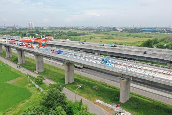 Mantap! Bantalan Rel Pertama Proyek Kereta Cepat Jakarta-Bandung Mulai Dipasang