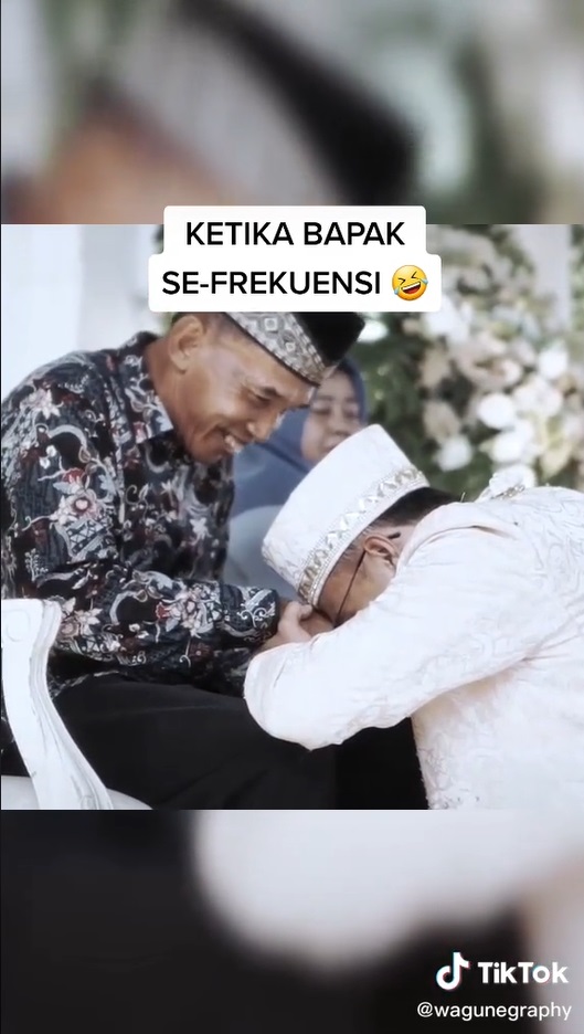 Viral! Momen Sungkeman Ini Bikin Ketawa Gegara Kelakuan Ayah Pengantin