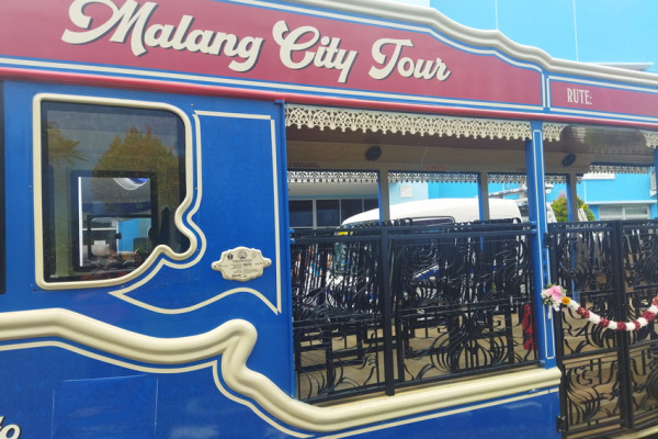 Libur Tahun Baru, Malang Ajak Wisatawan Tur Keliling Kota dengan Bus Klasik