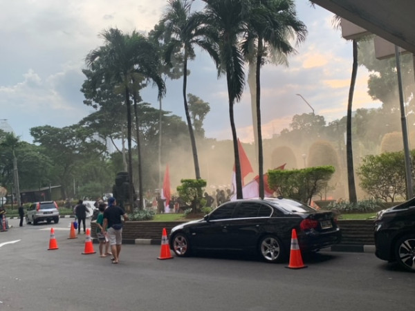 Timnas Indonesia Tiba di Tanah Air Disambut Suporter: Kami Bangga Padamu, Skuad Garuda!
