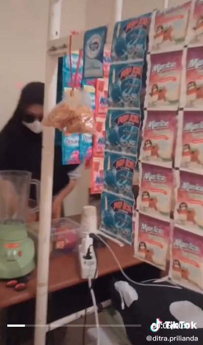 Viral! Mahasiswi Buka Warung di Kamar Kos, Ada Undian Berhadiahnya