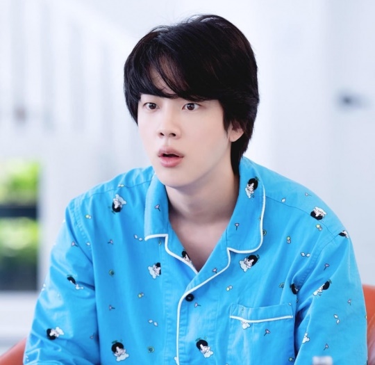 Jin BTS Kaget Piyama dan Bantalnya Dijual Mahal oleh HYBE