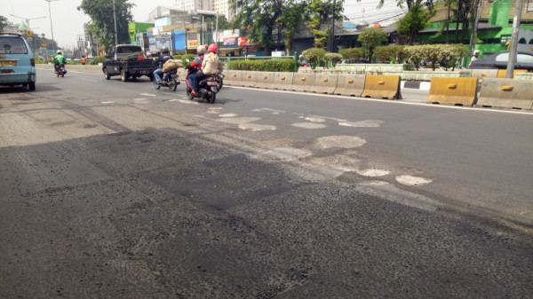 Jalan Rusak di Jakarta Timur, Nomor 3 Harus Ekstra Hati-hati