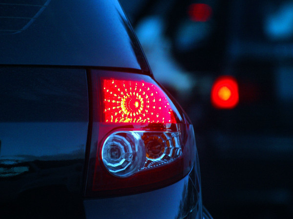 Lampu Rem Belakang Mobil Nyala Terus, Ini yang Perlu Anda Lakukan