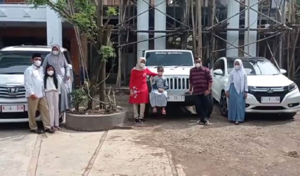 Penampakan Rumah Sekdes Miliader Pati, Hadiahi Anak Mobil Mewah Alphard hingga Rubicon