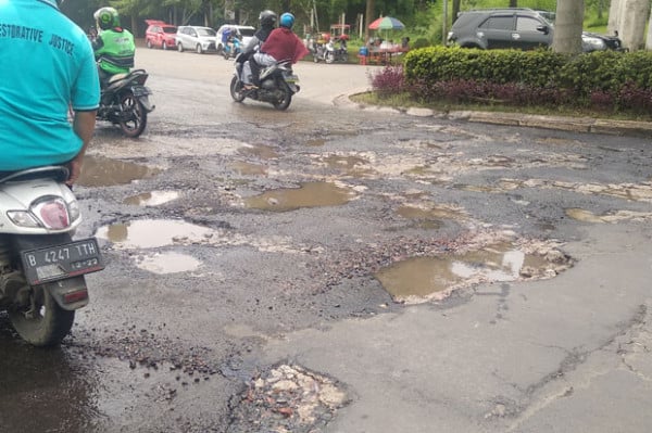 Jalan Rusak di Jakarta Timur, Nomor 3 Harus Ekstra Hati-hati