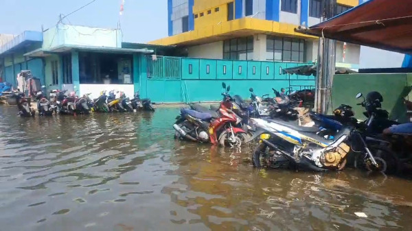 Banjir Rob Kembali Merendam 11 RT di Muara Angke