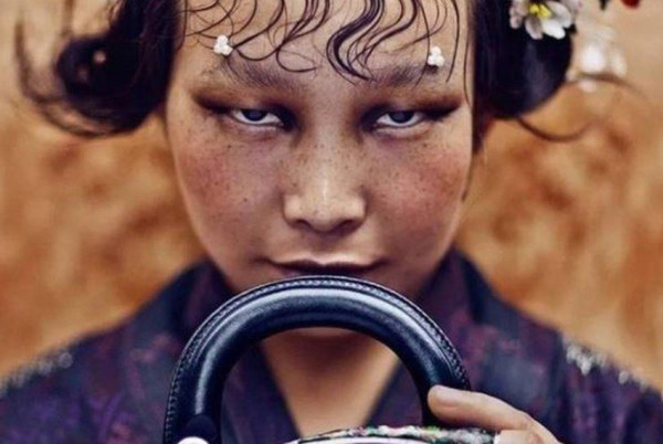 Model Iklan Mata Sipit Bersuara: Apakah Saya Menghina China pada Hari Saat Dilahirkan?