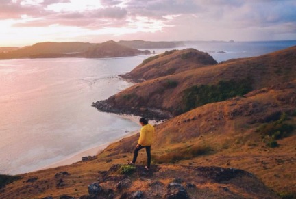4 Tempat Wisata Instagramable di Lombok, Nomor 3 Pantainya Indah Banget