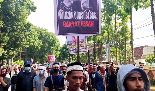 Ribuan Massa Kembali Kepung Kantor Bupati Lombok Timur