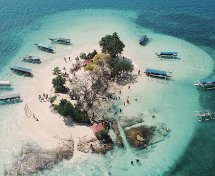 4 Tempat Wisata Instagramable di Lombok, Nomor 3 Pantainya Indah Banget
