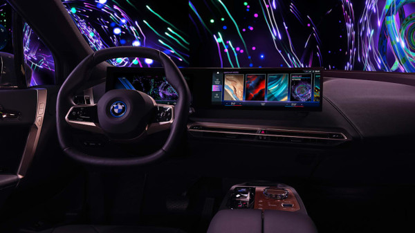 Jadi Bioskop Berjalan, BMW Hadirkan Layar 31 Inci Buat Penumpang