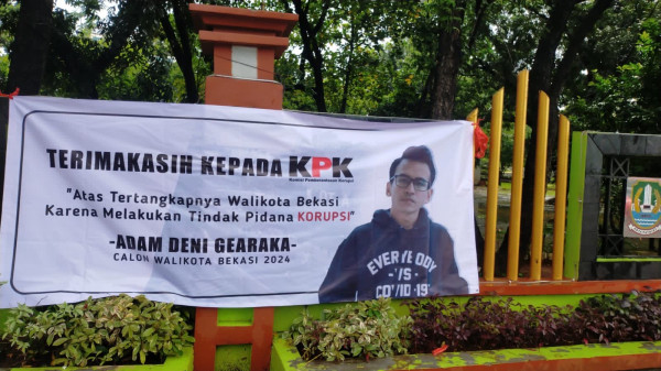 Heboh! Kirim Karangan Bunga, Adam Deni Sebut Calon Wali Kota Bekasi