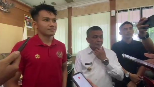 Penampakan Pemain Timnas Indonesia Witan Sulaeman Pulang Kampung Dijemput Mobil Pikap