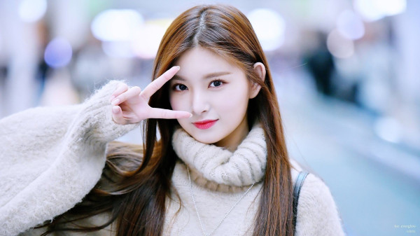 Aksi Yiren EVERGLOW saat Fan Meeting Bikin Netizen Korea dan China Ribut