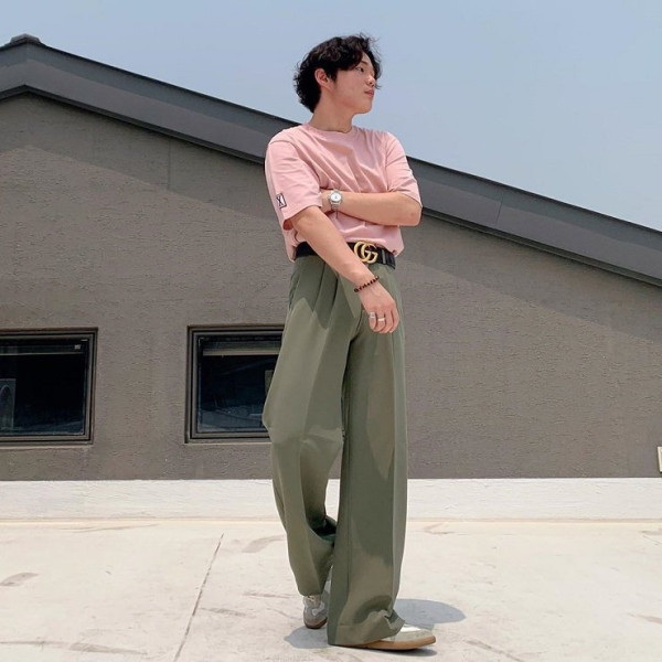 Outfit Pria untuk Dicoba pada 2022, Biar Lebih Kece!