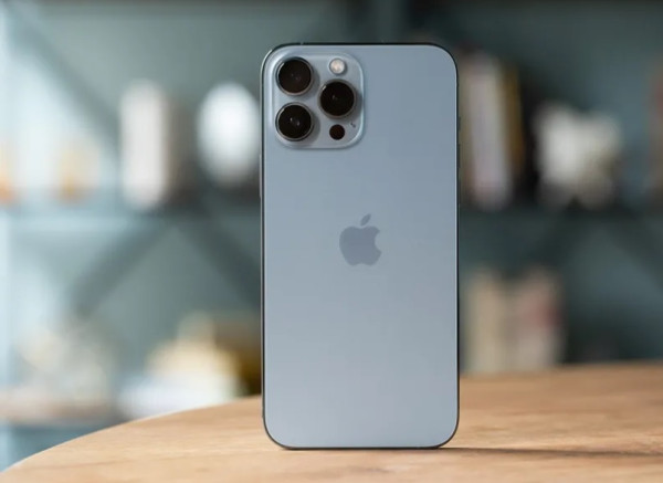 iPhone 14 Bakal Menggunakan Desain Kamera Punch Hole?