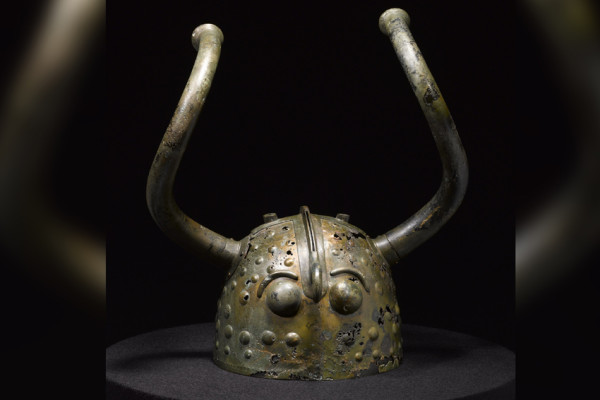 Uniknya Helm Bertanduk Panjang Berusia 1.500 Tahun Simbol Penguasa Viking