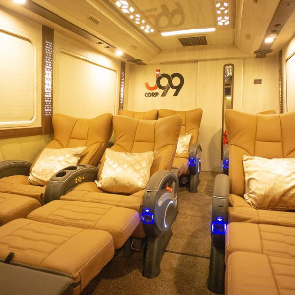 Yuk, Bedah Bus Sultan Milik Juragan99 yang Superfantastis