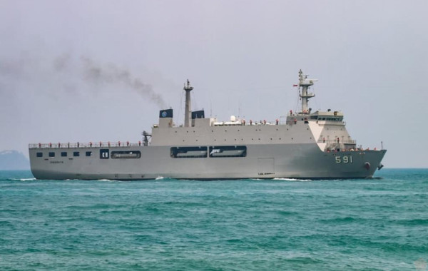 2 Kapal Perang Amfibi LST Dijual, Apa Bedanya dengan Kapal LPD?