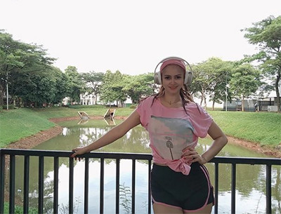 5 Potret Velline Chu dalam Balutan Outfit Pink