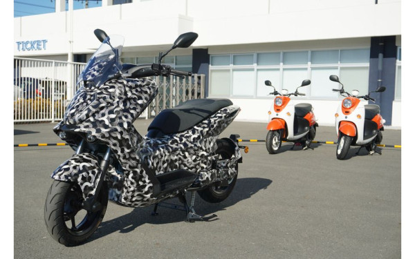 Yamaha NMax Listrik Ketangkap Basah Ngebut di Jalan