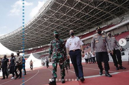 Momen Mesra Anies dan Mayjen Mulyo Aji, Lepas Sambut Diwarnai Pelukan Erat