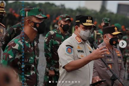 Momen Mesra Anies dan Mayjen Mulyo Aji, Lepas Sambut Diwarnai Pelukan Erat