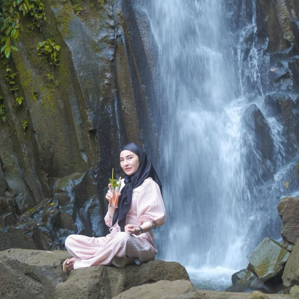5 Potret Liburan Shandy Purnamasari Crazy Rich Malang, Modis dan Mewah