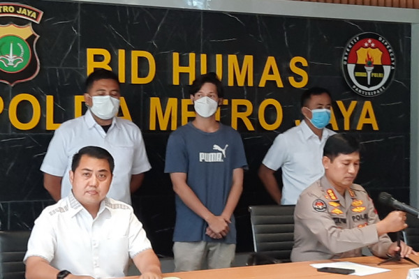 Seperti Ardhito Pramono, 6 Artis Ini Pernah Diciduk karena Ganja