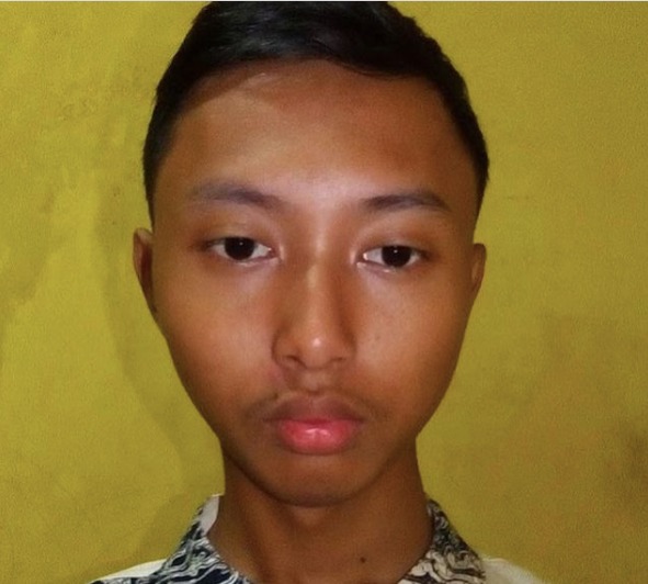 5 Potret Ghozali Everyday yang Jual Foto Selfie Rp13 Miliar, Nomor Terakhir Wajahnya Dianggap Unik