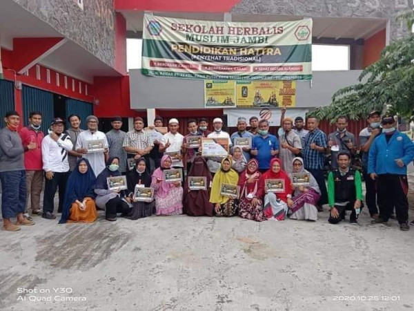 Dokter di Jambi Ini Obati Pasien dengan Cara Tradisional dan Buka Sekolah Herbal Muslim