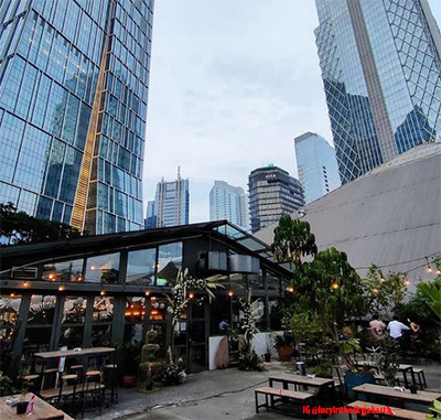 5 Kafe Rooftop di Jakarta Rekomendasi untuk Penikmat Senja