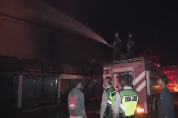 Pasar Bululawang di Kabupaten Malang Terbakar, Puluhan Kios Hangus