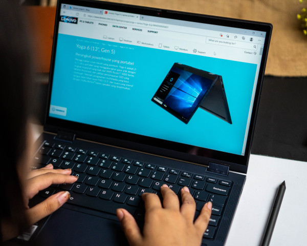 Review Lenovo Yoga 6, Laptop Powerhouse Portabel yang Bisa Diandalkan