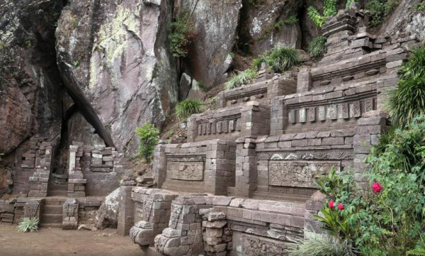 Harta Karun Gunung Penanggungan Jejak Peninggalan Kerajaan Majapahit