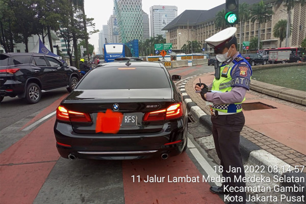 Terobos Ganjil Genap, Belasan Mobil Pejabat Negara Ditilang