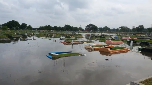Penampakan TPU Semper Tenggelam Direndam Banjir dan Mirip Danau