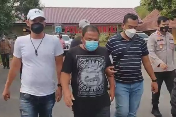 Penampakan Bupati Langkat Pakai Kaos, Celana Pendek dan Sendal Jepit usai OTT KPK